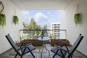Cozy Nest Apartment with balcony
