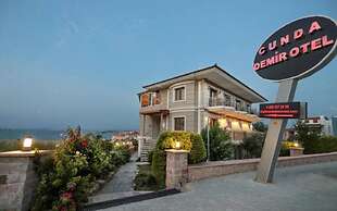 Cunda Demir Otel