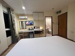 V Check Inn Sukhumvit 22