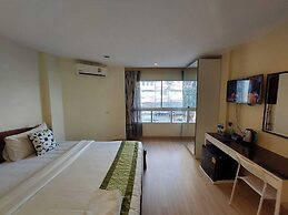 V Check Inn Sukhumvit 22