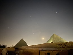 Pyramids lounge