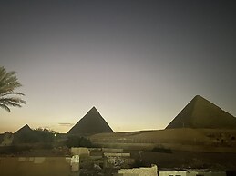 Pyramids lounge