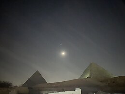 Pyramids lounge