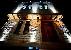 Bobosh Hotel