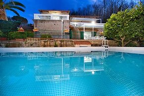 Villa Luisa Jacuzzi and Pool