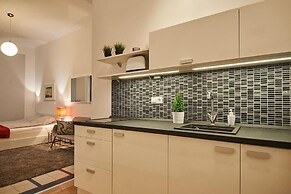 Super Central Studio Apartment - With Balcony