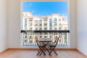 Golf course view, stylish 2BR