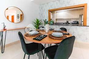 Golf course view, stylish 2BR