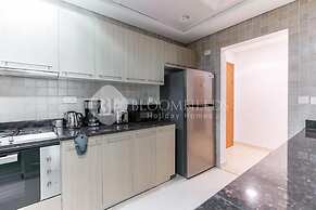Golf course view, stylish 2BR