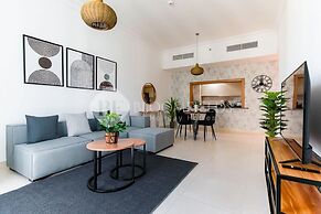 Golf course view, stylish 2BR