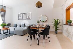 Golf course view, stylish 2BR