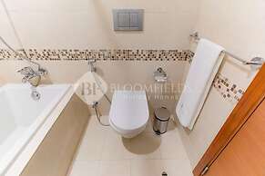 Golf course view, stylish 2BR