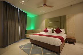 Hotel Taj Crown Plaza
