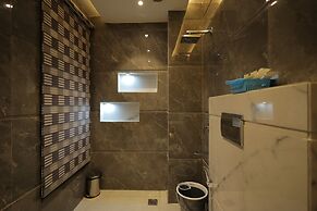 Hotel Taj Crown Plaza