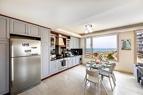 Mackenzie Eftyhia Beachfront Suite