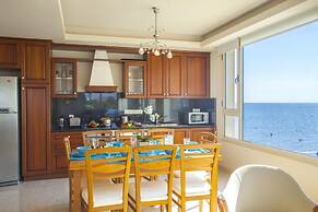 Mackenzie Eftyhia Beachfront Suite