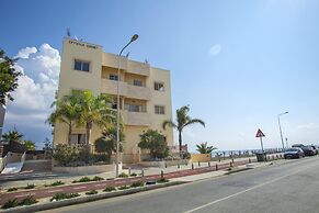 Mackenzie Eftyhia Beachfront Suite