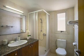 Beachfront Villa Meneou 5