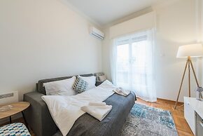 Cozy and Fresh 2bdrm apt Close to Metro