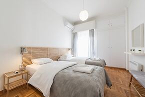 Cozy and Fresh 2bdrm apt Close to Metro
