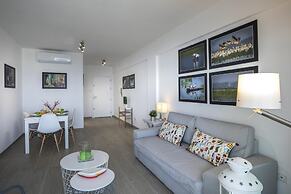 Mackenzie Zoe Seafront Suite