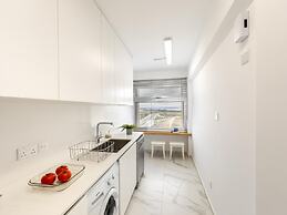 Mackenzie Leo Seafront Suite