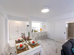 Mackenzie Leo Seafront Suite