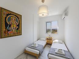 Mackenzie Leo Seafront Suite