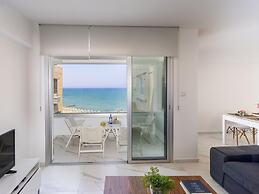 Mackenzie Leo Seafront Suite