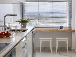 Mackenzie Leo Seafront Suite