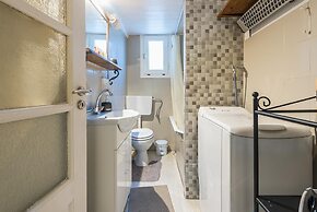 Stylish 1BR Retreat in Central Athens