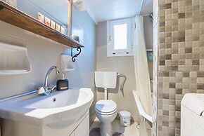 Stylish 1BR Retreat in Central Athens