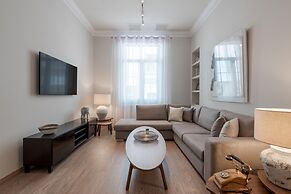 Historic Plaka s Deluxe Apartment
