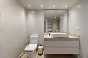 Historic Plaka s Deluxe Apartment