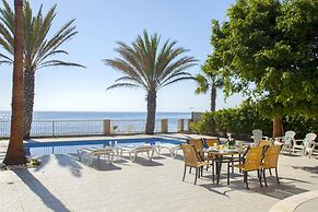 Sunset Beachfront Villa Meneou
