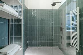 Your 4 Bdrm Dream House w Acropolis View Jacuzzi