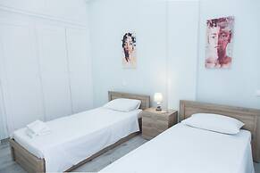 Sunny and Minimal apt in Glyfada With 3 Bdrm