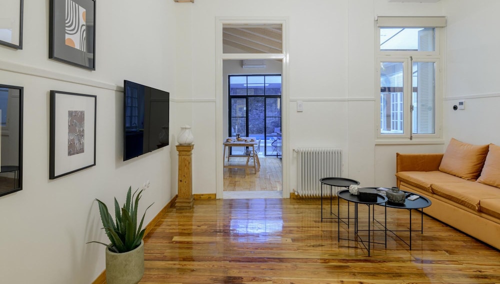 Incomparable Plaka s Lux 2bdrm Apt w Pvt Heated Pool