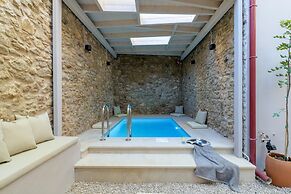 Incomparable Plaka s Lux 2bdrm Apt w Pvt Heated Pool