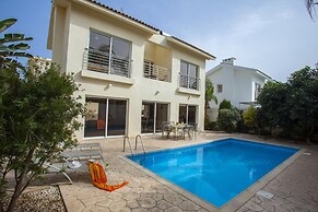 Cliantha in Protaras
