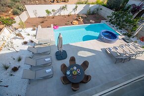Protaras Art House Seviews