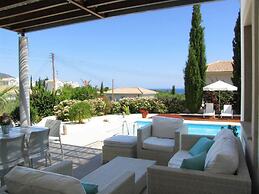 Carob Tree Villa in Latsi