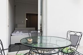 An Adorable Apartment in Athens