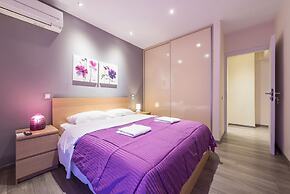 An Impressive 2 bdr Apt in Glyfada ren June 2026