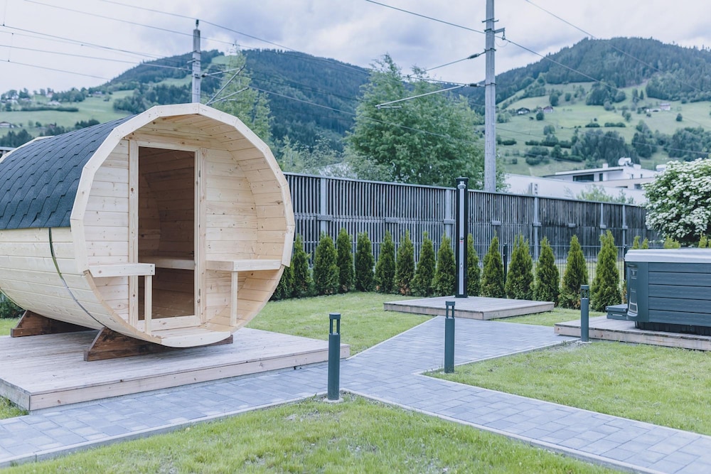 Spa Chalet - Garden Lodge