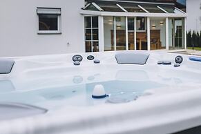 Spa Chalet - Garden Lodge