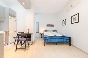 Sweet and Central apt for 2 Fresh Paint feb 2024