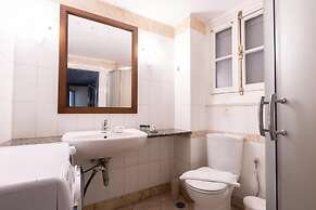 Ideal 4 bdr Apartment in Plaka for 10