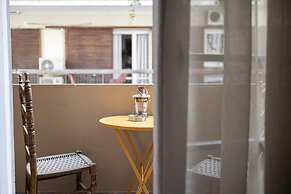 Ideal 4 bdr Apartment in Plaka for 10