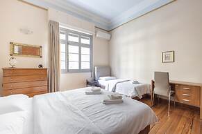 Ideal 4 bdr Apartment in Plaka for 10